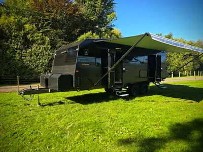 2025 Malibu Adventurer Wildtracker Family Double Door 25'
