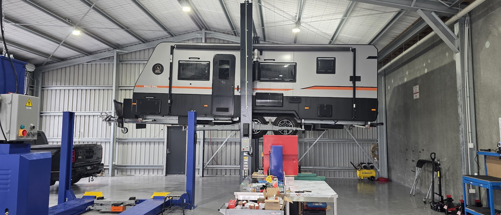 Caravan on the hoist